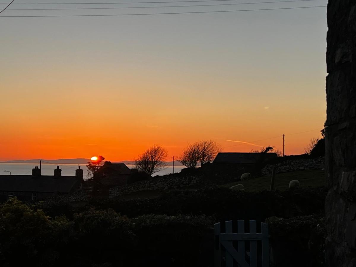 Beautiful Near Harlech With Ocean Views Holiday home *