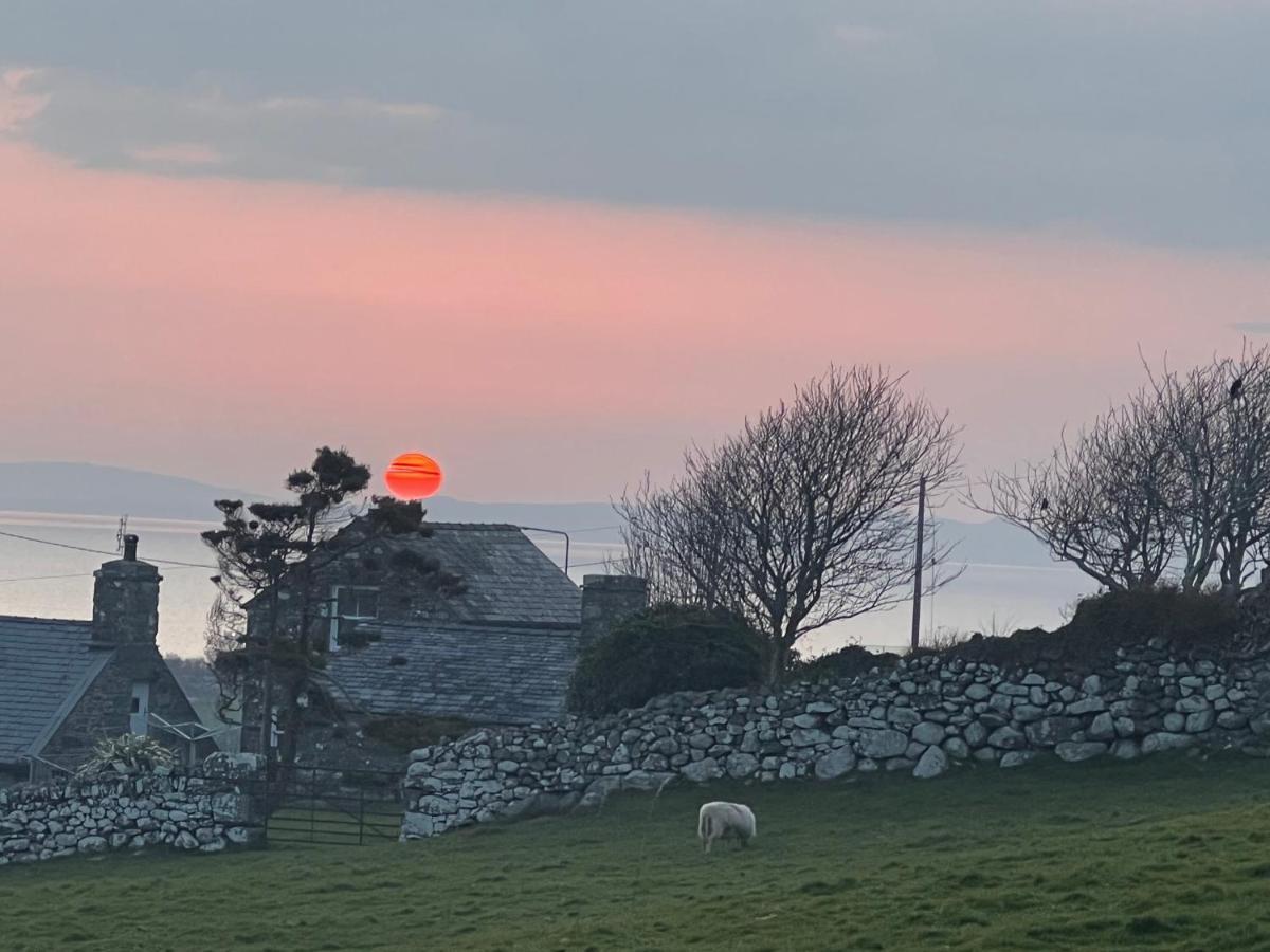 Beautiful Near Harlech With Ocean Views *