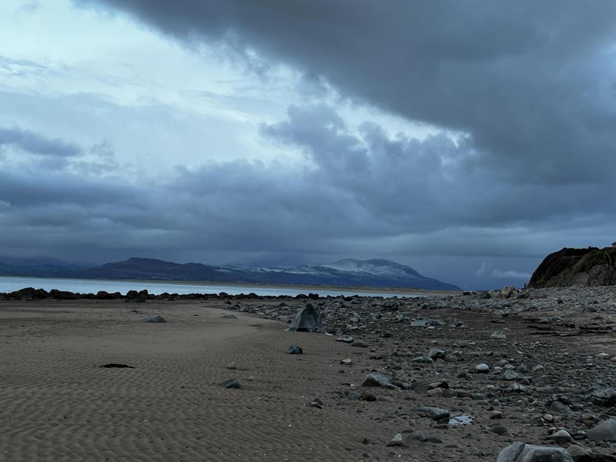 Beautiful Near Harlech With Ocean Views Holiday home *